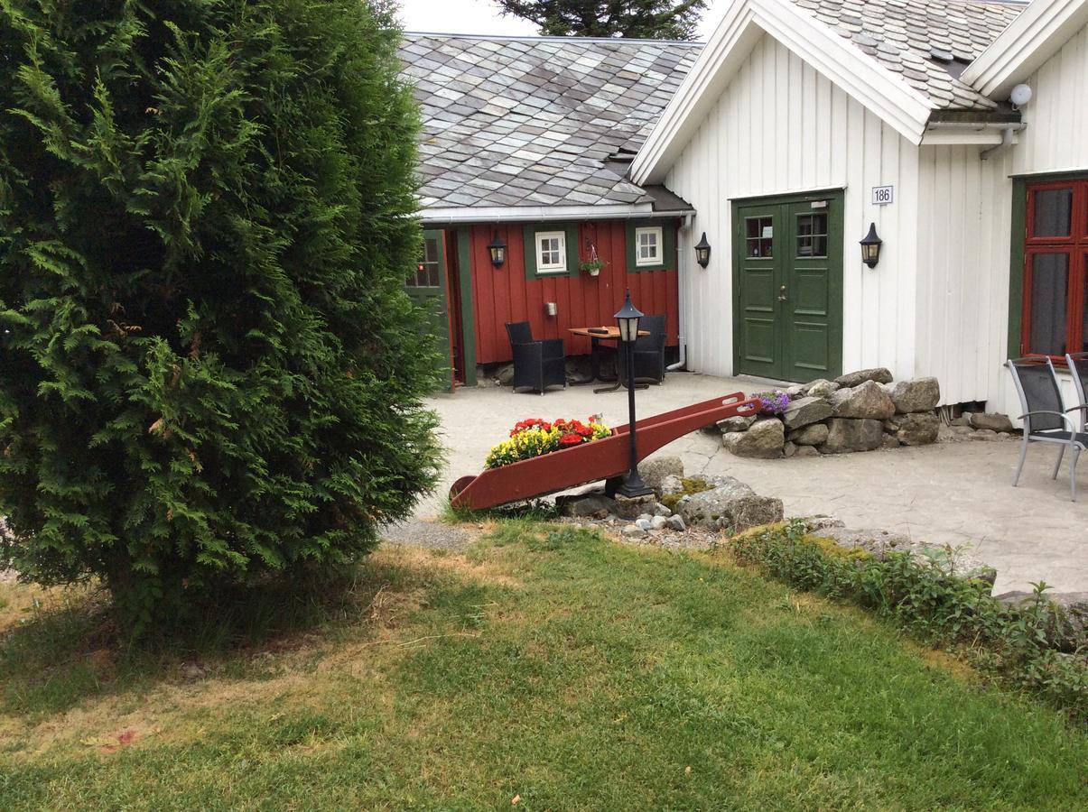 Hoiland Gard Gardshotellet Hjelmeland Exterior photo